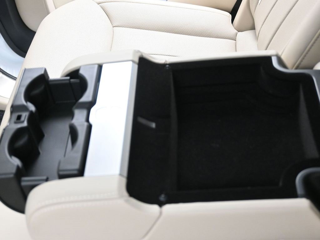 Used 2024 Land Rover Range Rover SE image 24