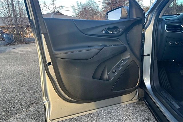 Used 2024 Chevrolet Equinox Premier image 17