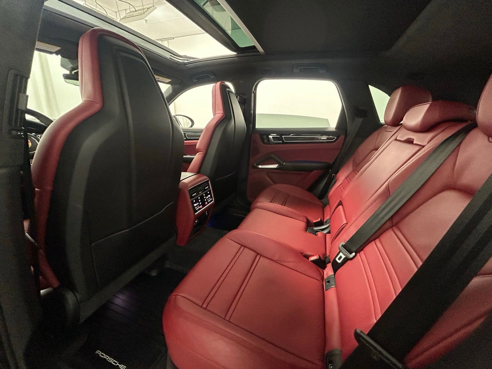 Used 2023 Porsche Cayenne Turbo image 34