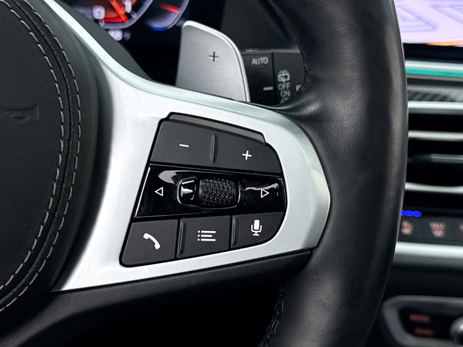 Used 2021 BMW X5 M50i image 38