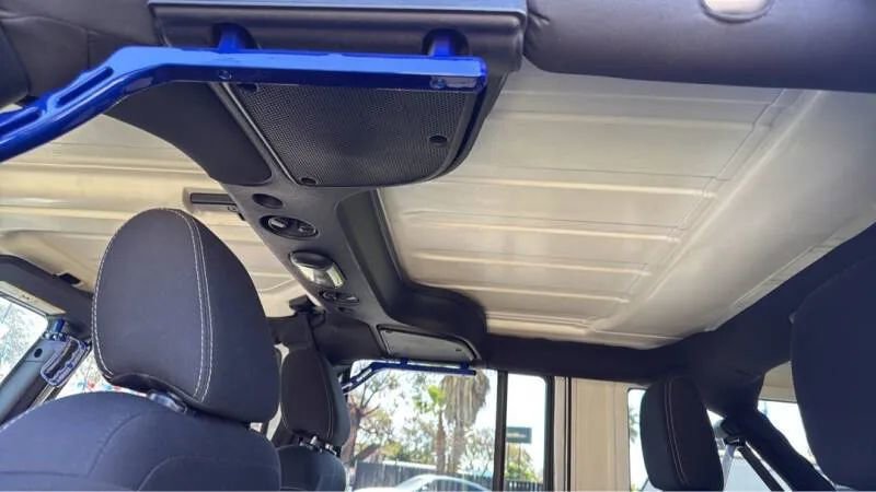 Used 2018 Jeep Wrangler Unlimited Sahara w/ Connectivity Group image 14