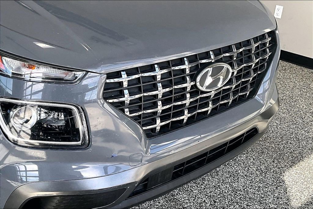 Used 2022 Hyundai Venue Limited FWD image 28