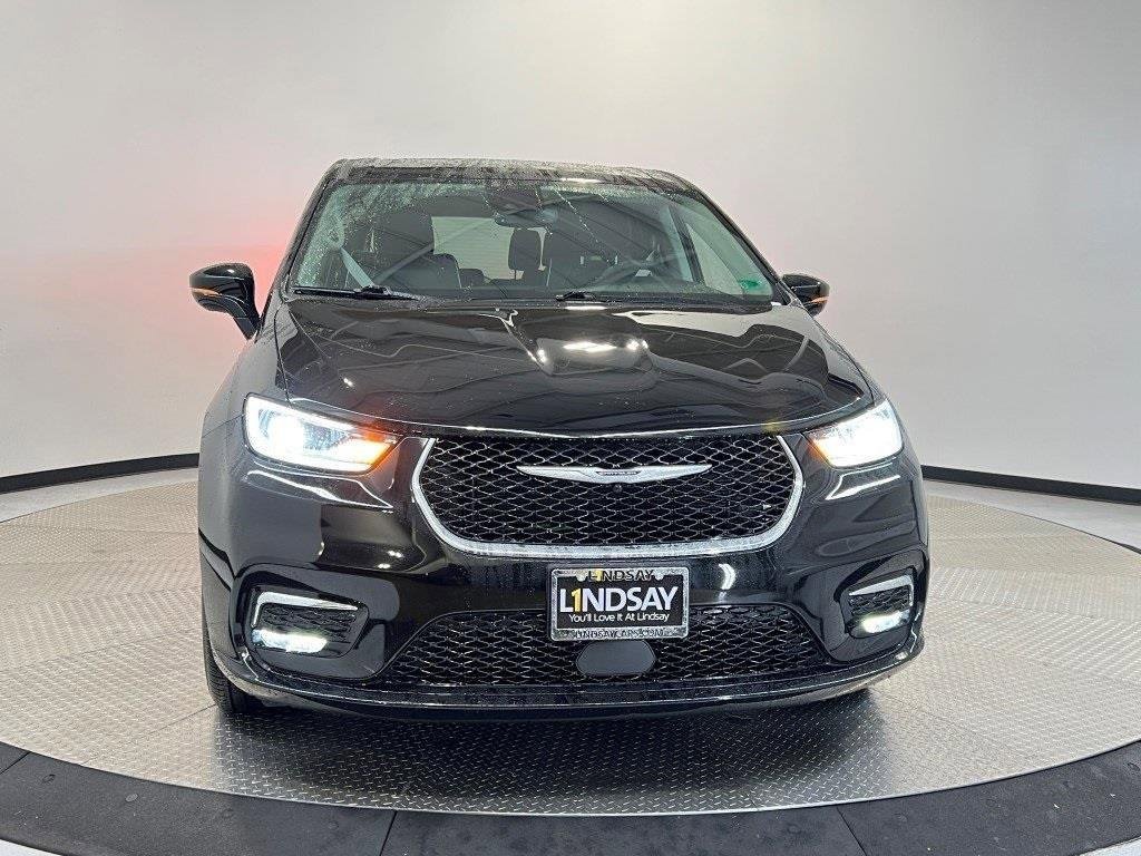 Used 2024 Chrysler Pacifica Limited image 2