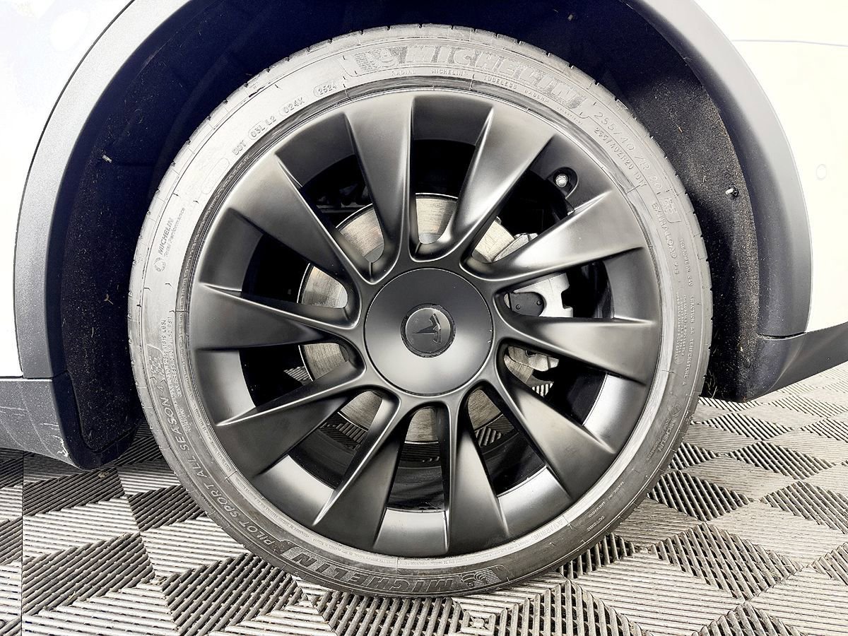 Used 2020 Tesla Model Y Long Range image 15