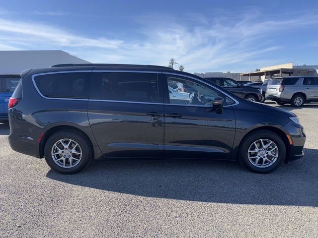 Used 2021 Chrysler Pacifica Touring image 4