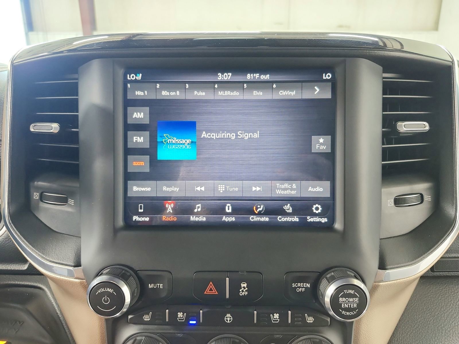 Used 2019 RAM 2500 Laramie w/ Black Appearance Package AWD/4WD image 27