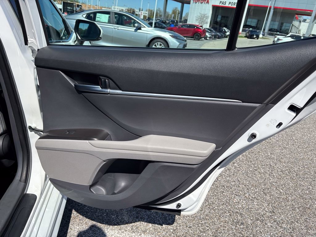 Used 2022 Toyota Camry SE FWD image 39