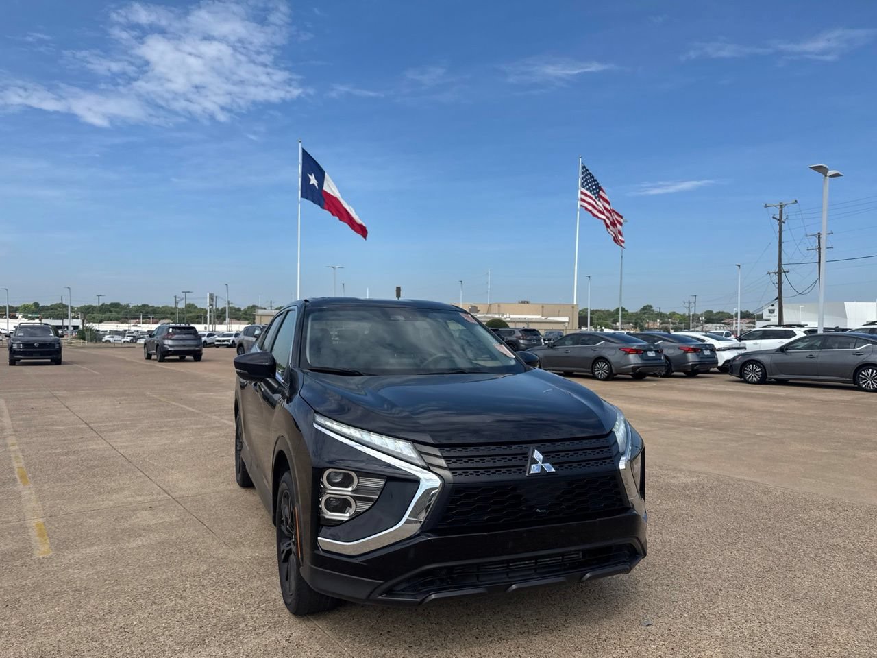 Used 2023 Mitsubishi Eclipse Cross LE AWD/4WD image 3