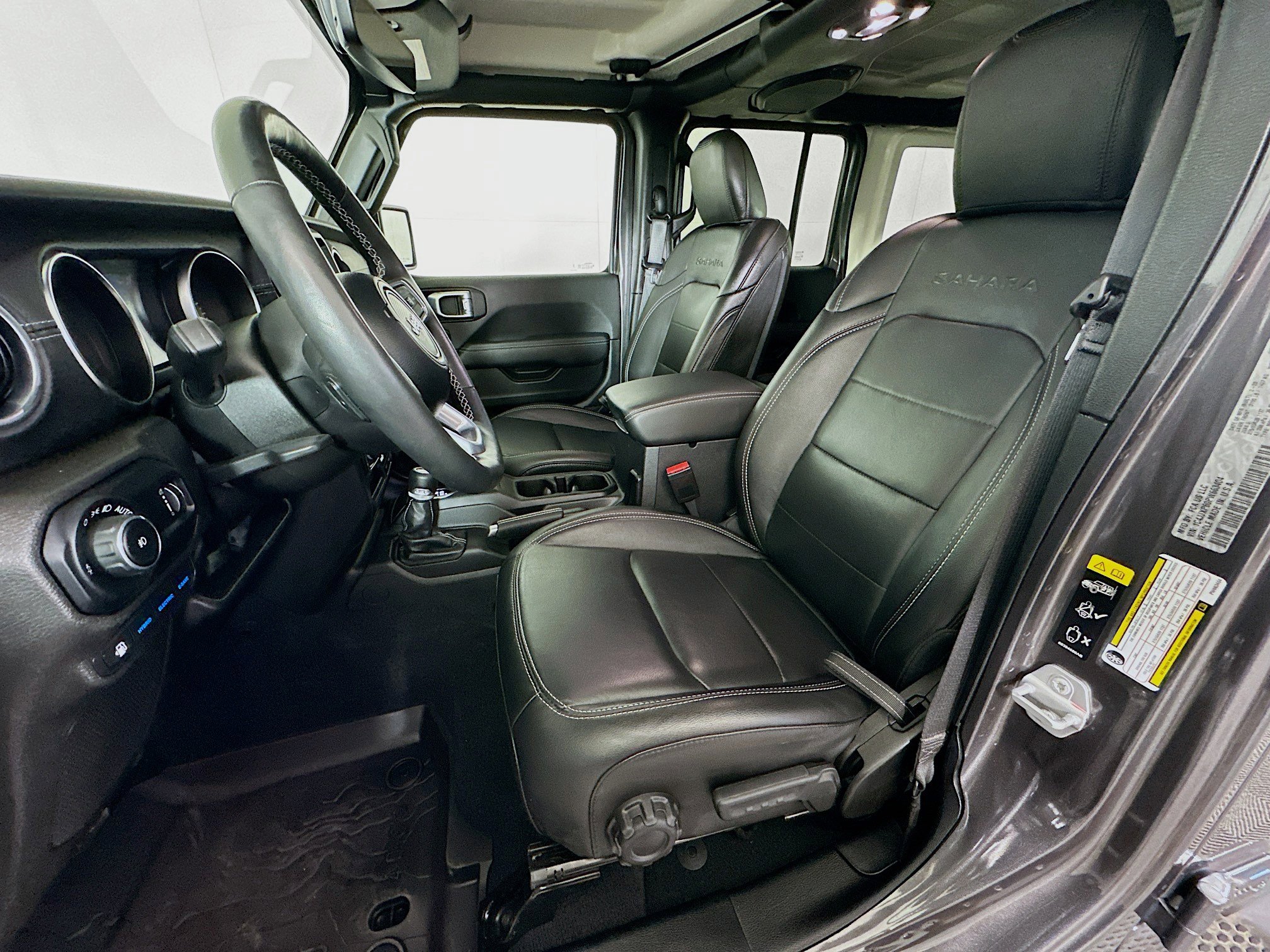 Used 2023 Jeep Wrangler Sahara w/ Cold Weather Group image 13