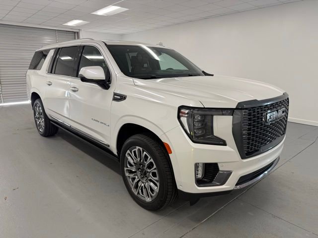 Used 2024 GMC Yukon XL Denali Ultimate image 3