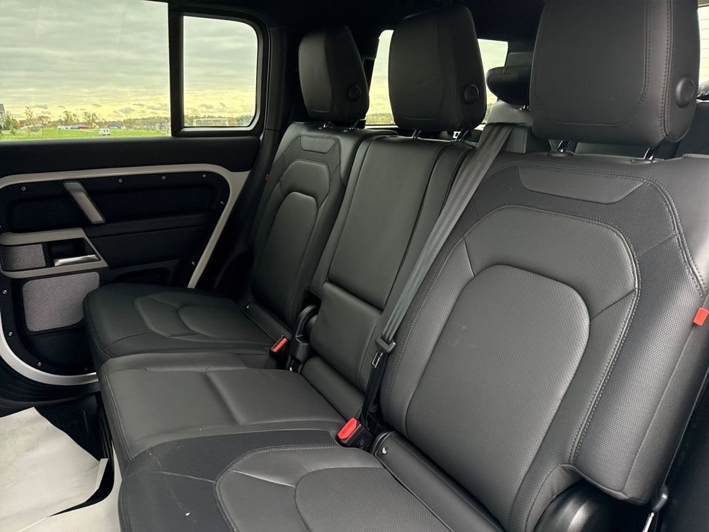 New 2024 Land Rover Defender 130 X-Dynamic SE image 13