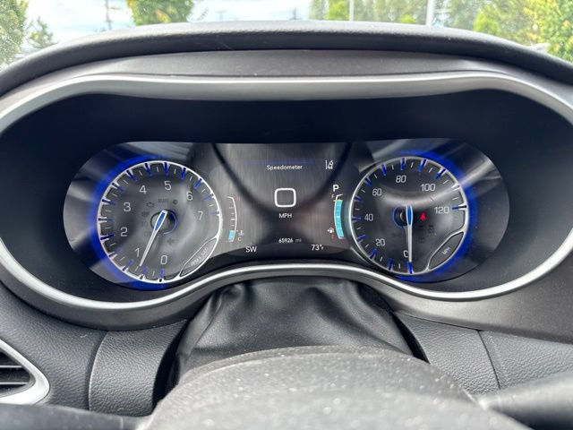 Used 2024 Chrysler Pacifica Touring-L FWD image 16
