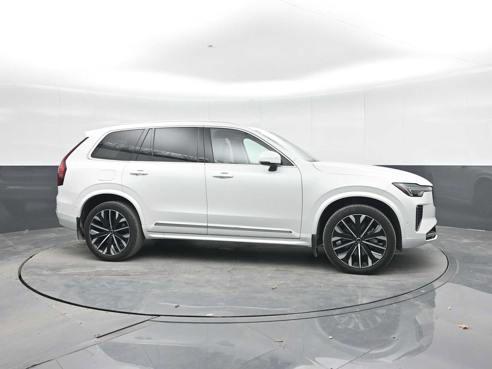 Used 2026 Volvo XC90 B6 Ultra w/ Protection Package AWD/4WD image 9