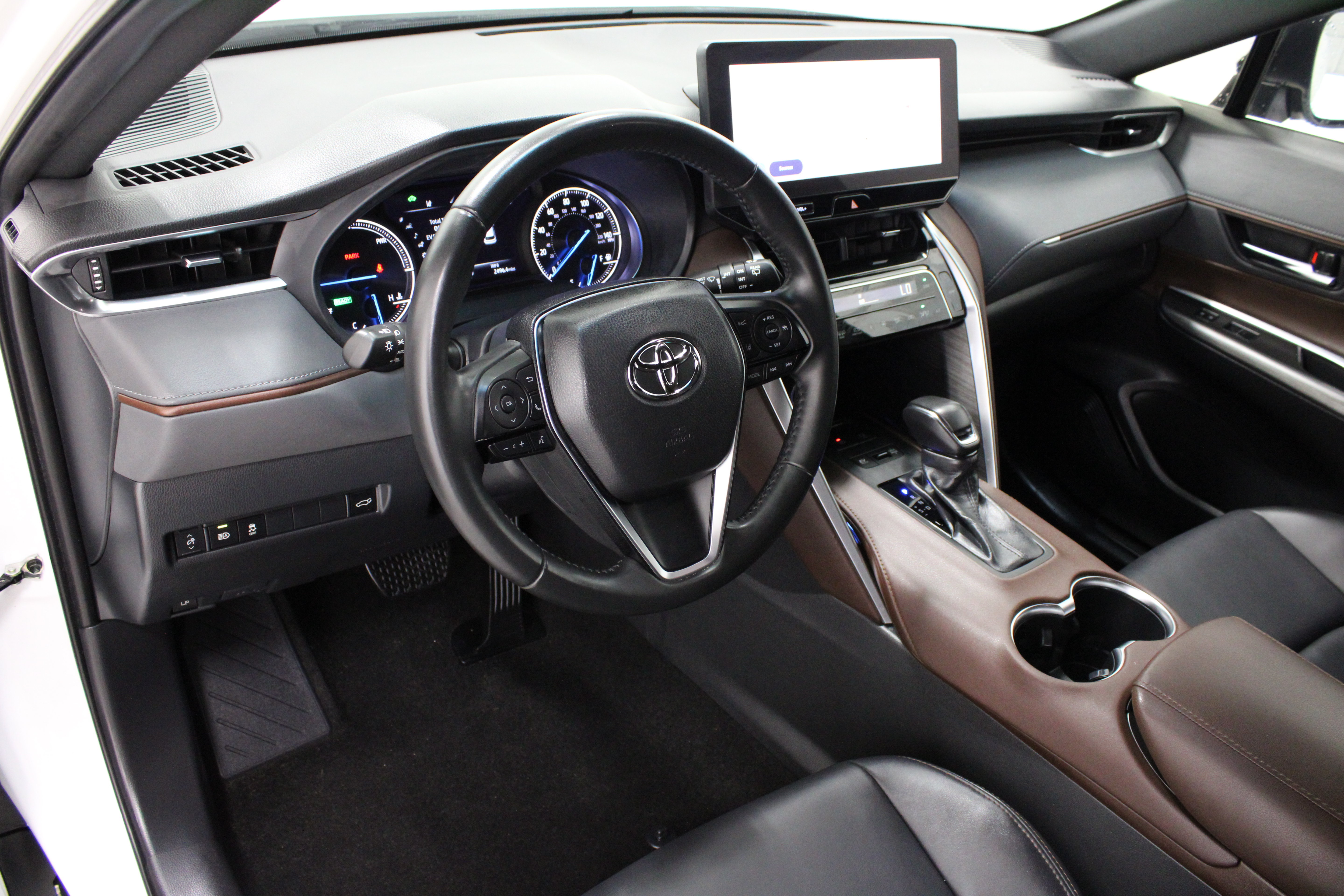 Certified 2024 Toyota Venza XLE AWD/4WD image 13
