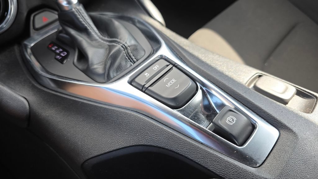 Used 2023 Chevrolet Camaro LT RWD image 29