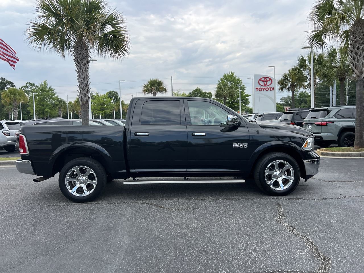 Used 2017 RAM 1500 Laramie w/ Convenience Group AWD/4WD image 11