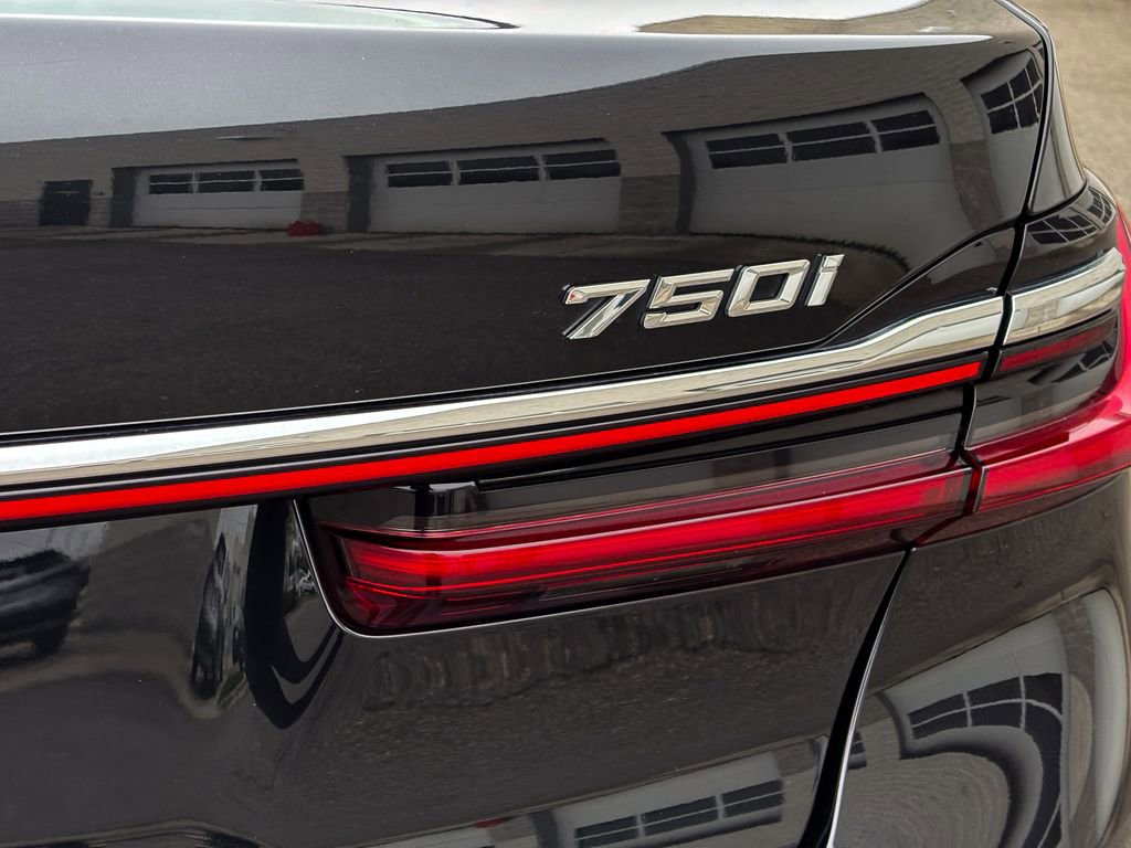 Certified 2022 BMW 750i xDrive w/ Executive Package image 14