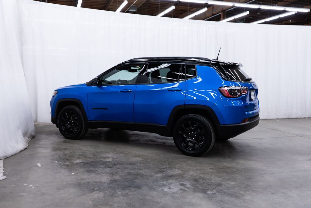 Used 2023 Jeep Compass Latitude AWD/4WD image 4