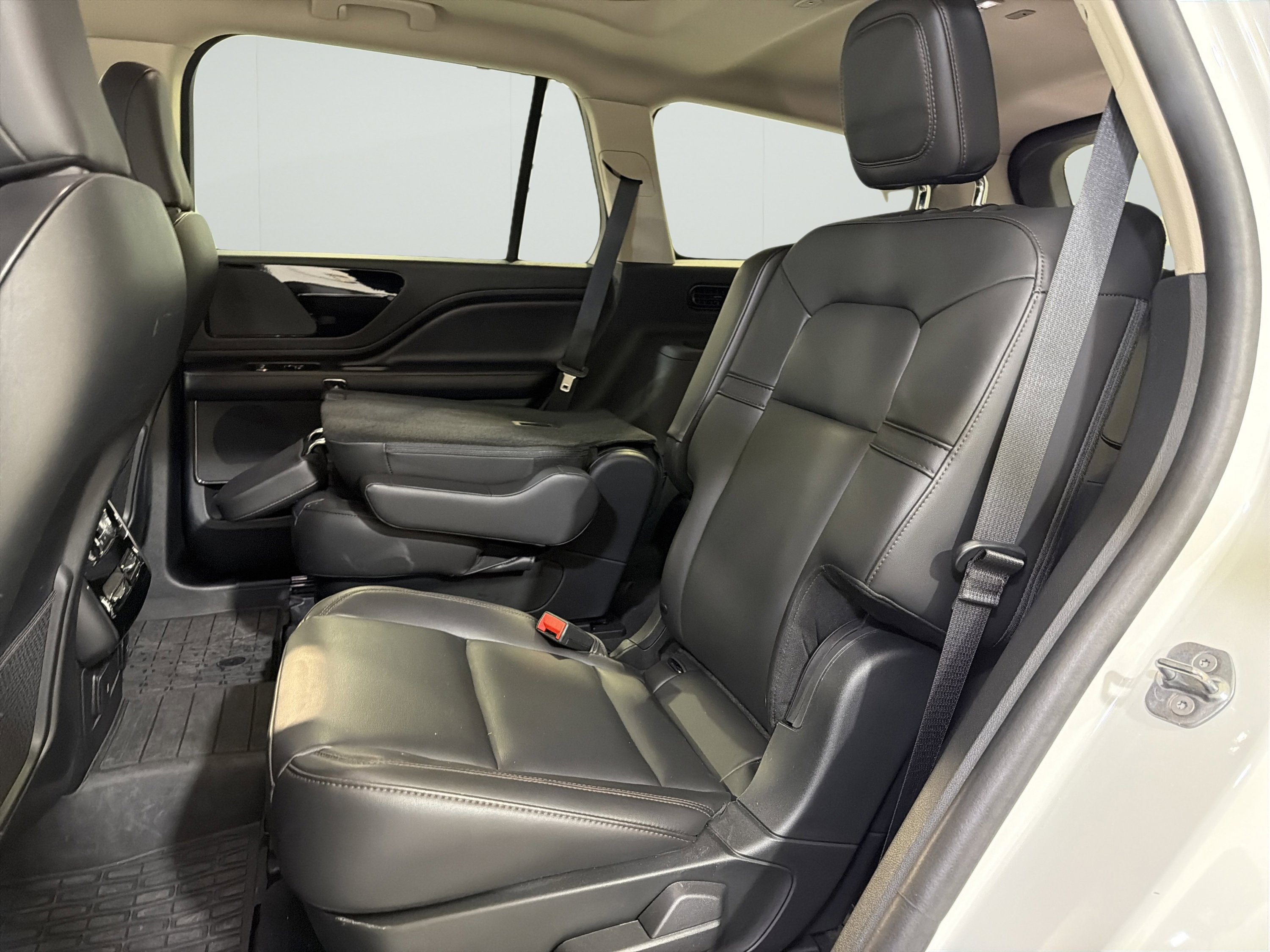 Used 2023 Lincoln Aviator 2WD w/ Premium Package image 10
