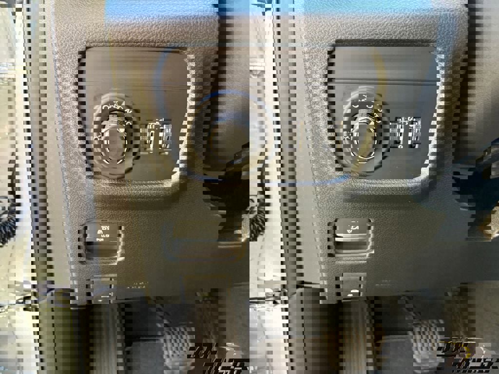 New 2025 Jeep Grand Cherokee Altitude image 13