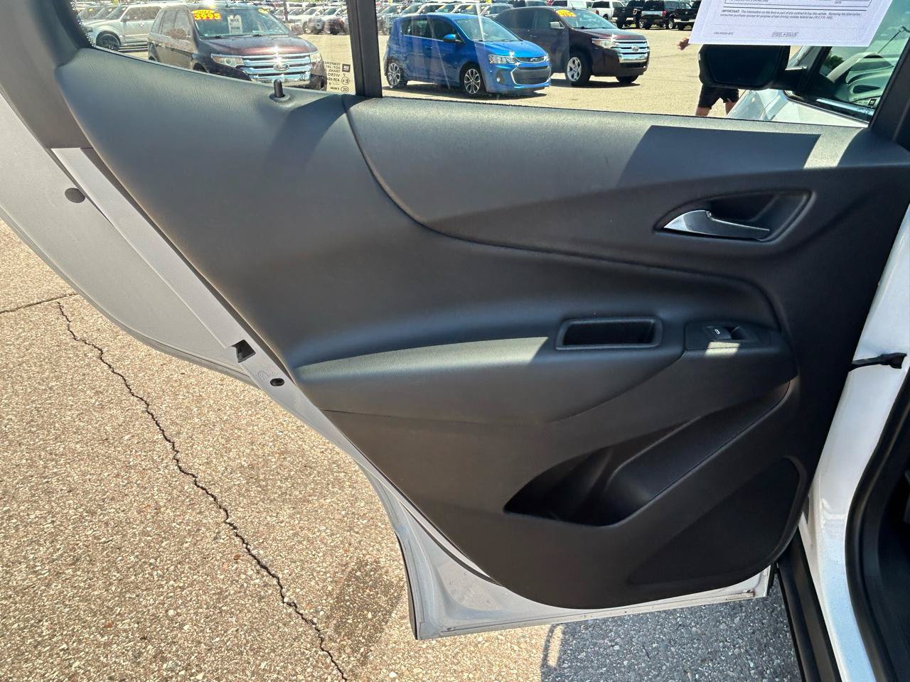Used 2019 Chevrolet Equinox LT w/ Driver Convenience Package FWD image 12