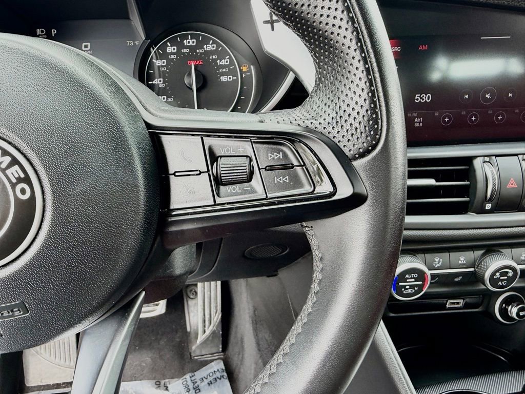 Used 2023 Alfa Romeo Giulia Veloce RWD image 24