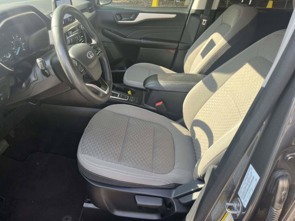 Used 2022 Ford Escape SE w/ SE Sport Appearance Package AWD/4WD image 16