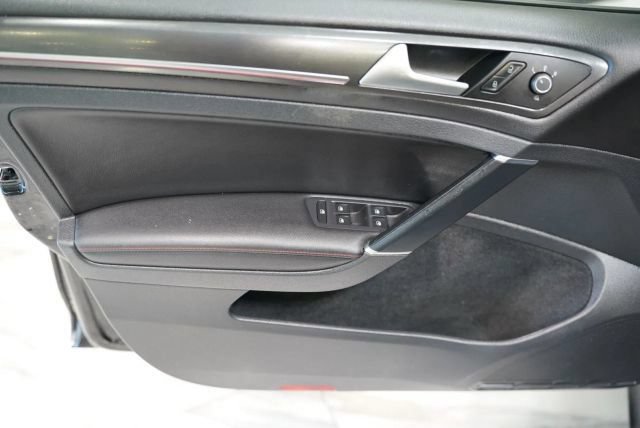 Used 2018 Volkswagen GTI Autobahn FWD image 17