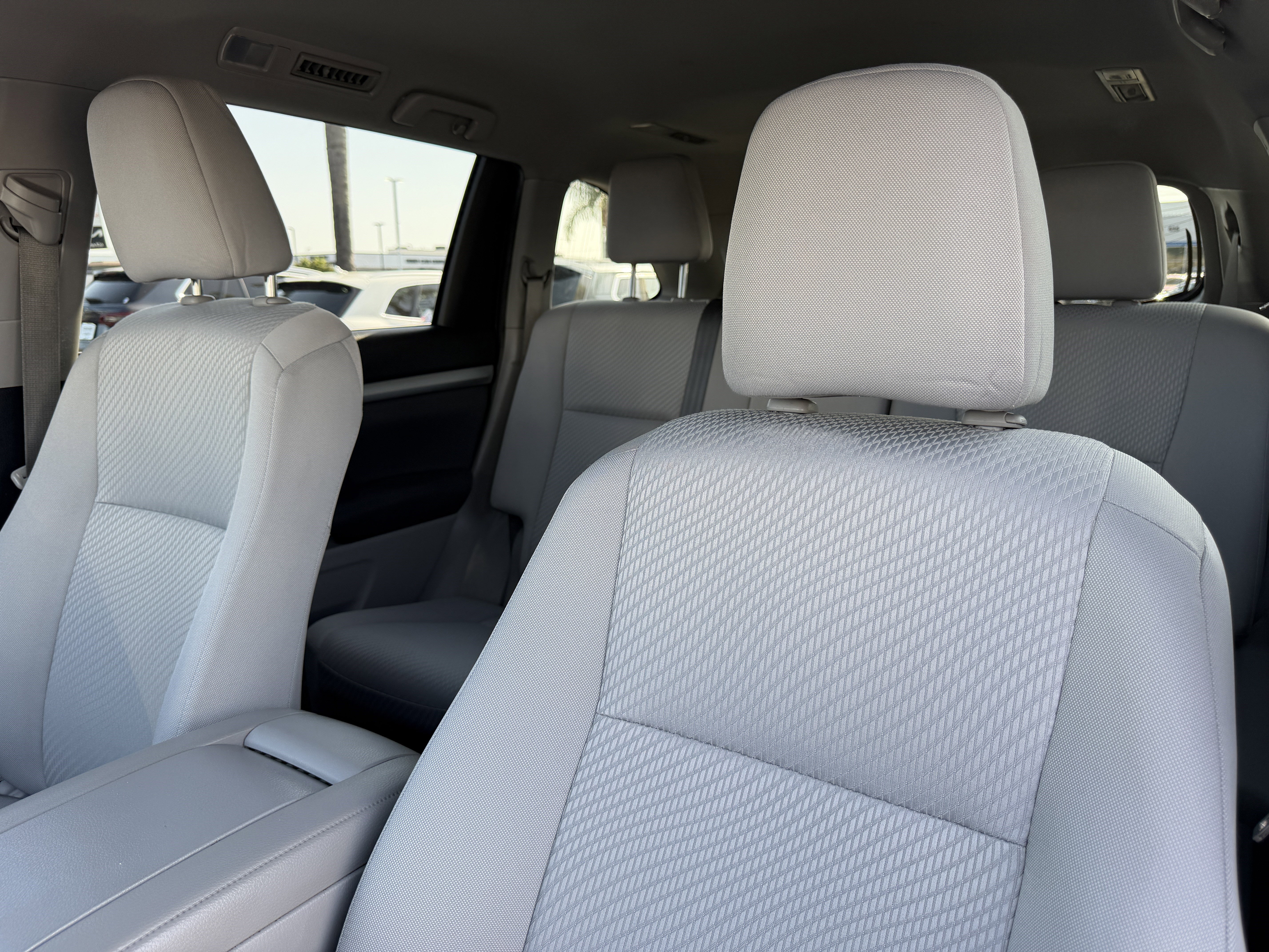 Used 2019 Toyota Highlander LE FWD image 16
