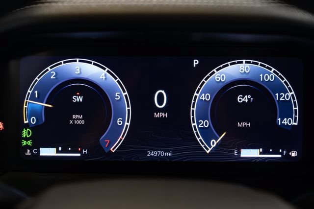 Used 2023 Jeep Grand Cherokee Limited w/ Luxury Tech Group II AWD/4WD image 17