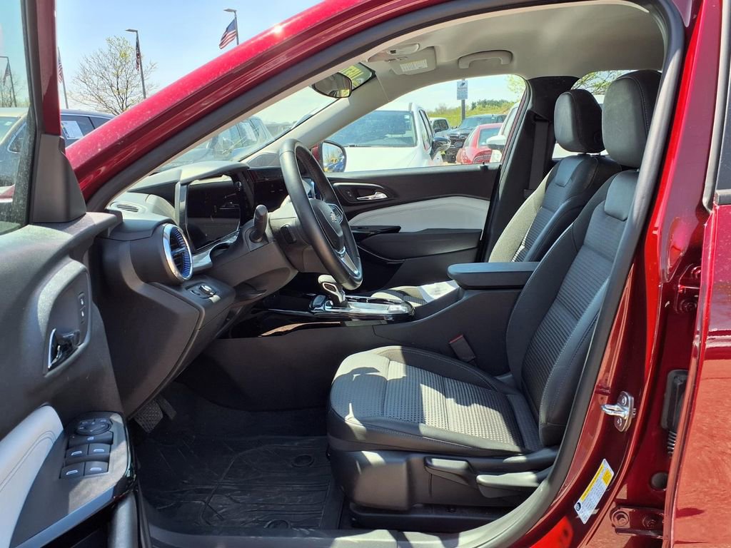 Used 2024 Chevrolet Trax LT w/ Driver Confidence Package FWD image 15