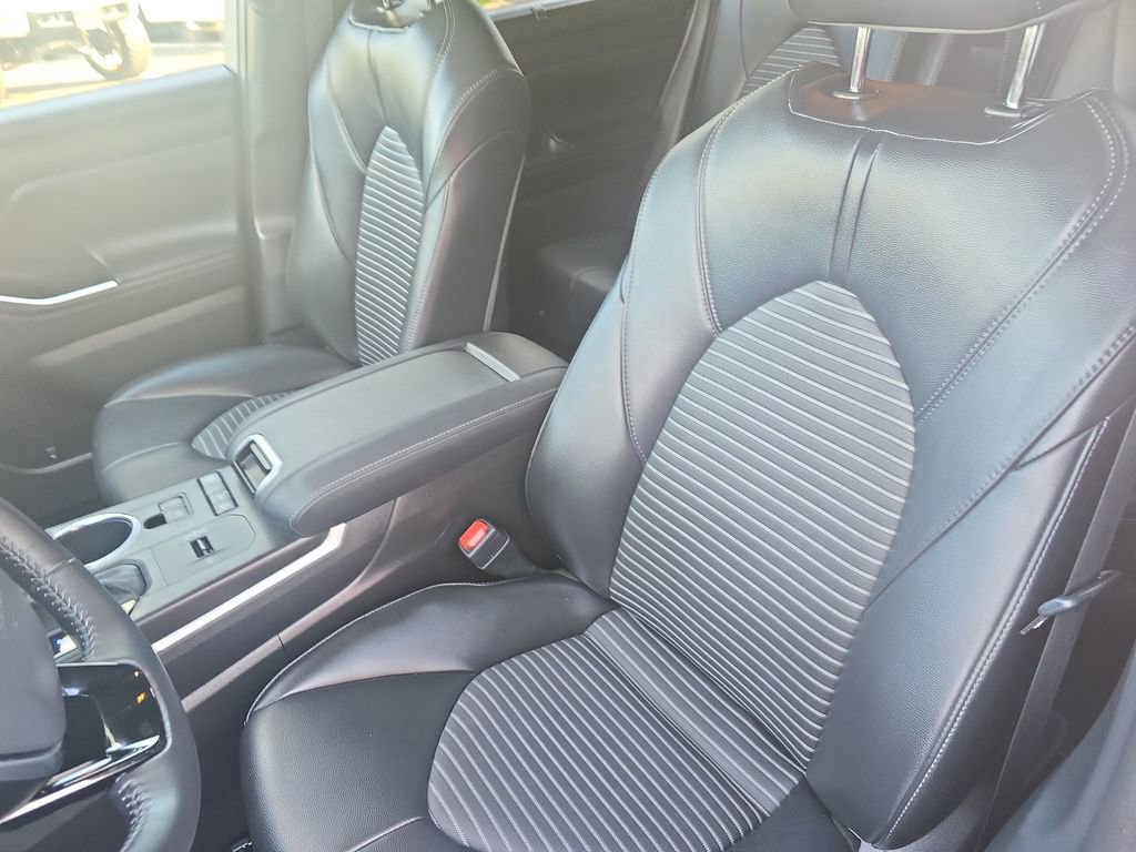 Used 2021 Toyota Highlander XSE FWD image 15