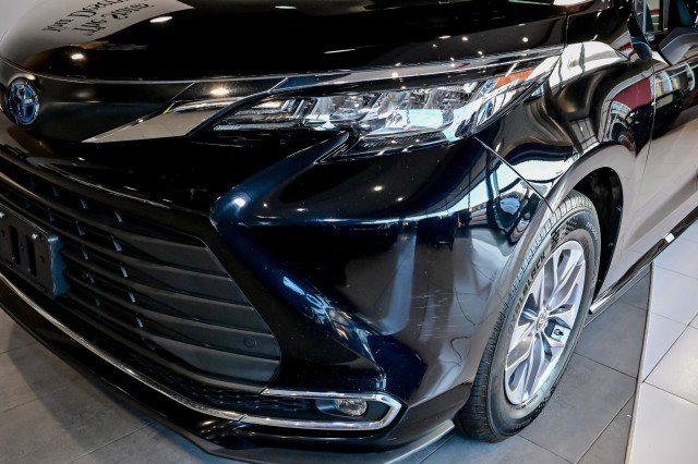 Used 2023 Toyota Sienna XLE FWD image 9