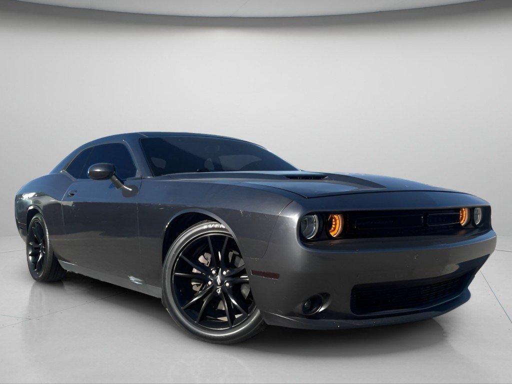 Used 2018 Dodge Challenger SXT Plus RWD image 2