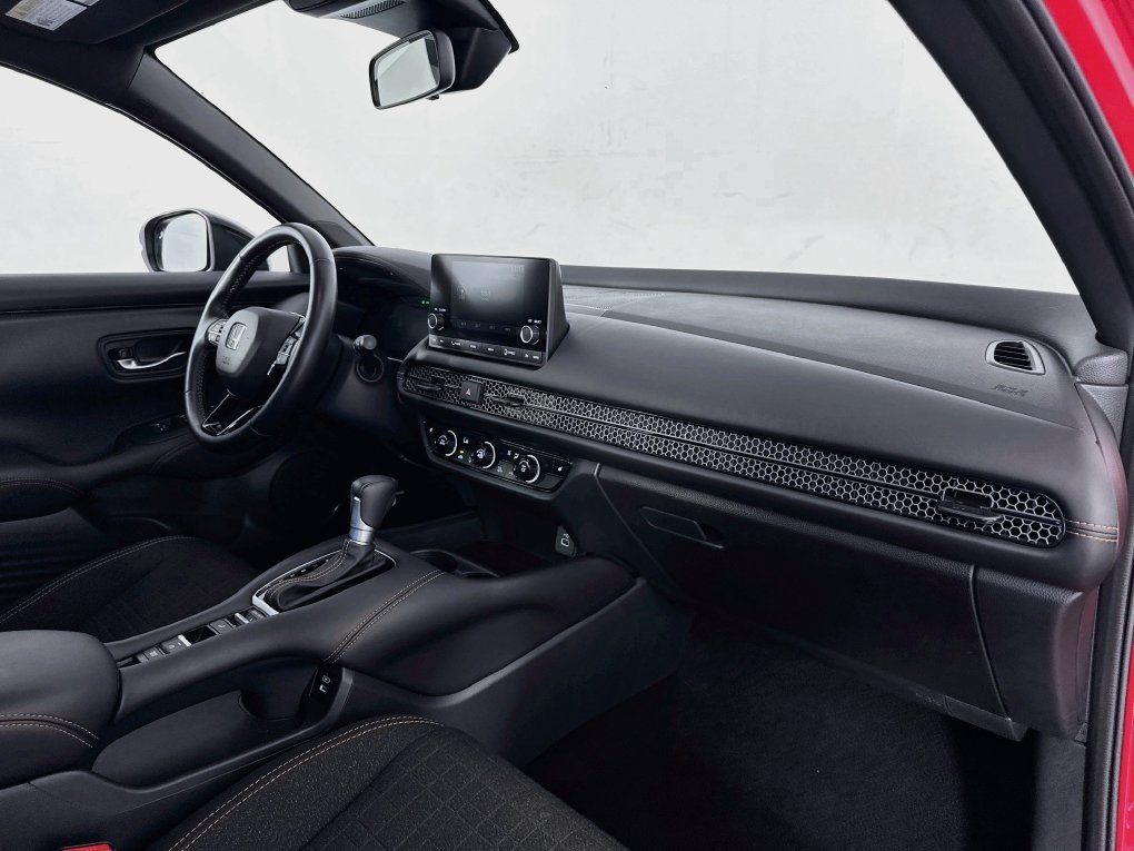 Used 2025 Honda HR-V Sport image 36