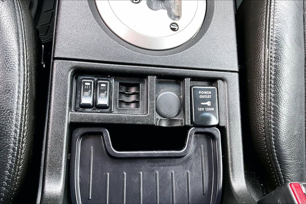 Used 2008 Mitsubishi Endeavor SE FWD image 32