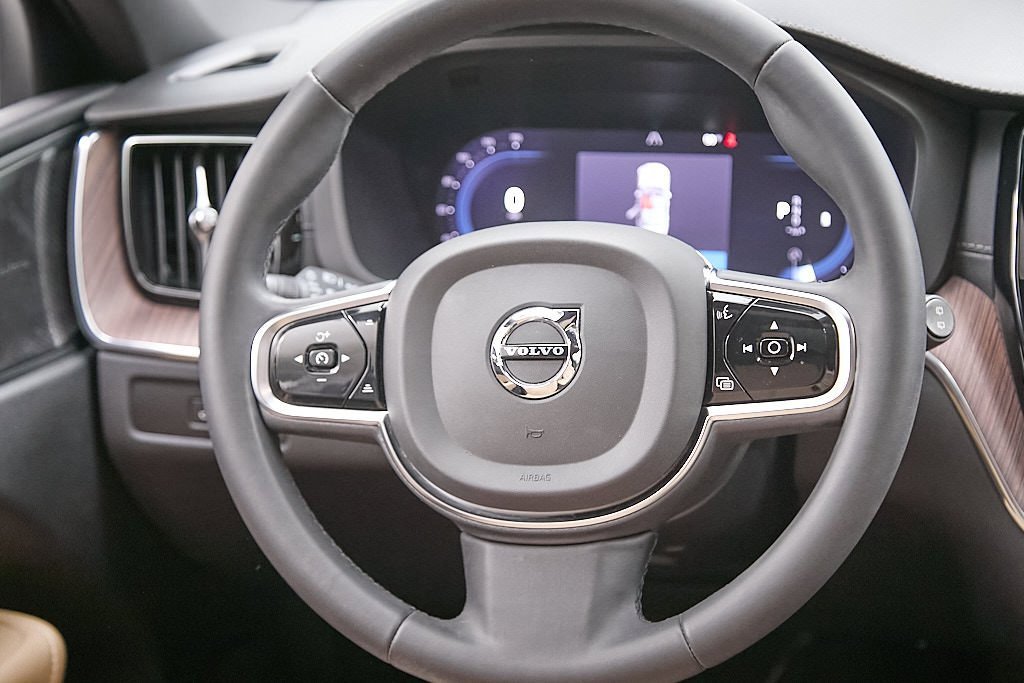 Certified 2023 Volvo XC60 B5 Ultimate w/ Protection Package Premier image 25