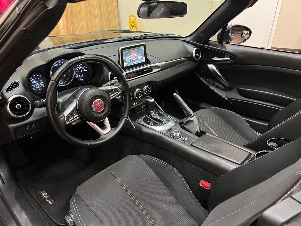 Used 2017 FIAT 124 Spider Classica RWD image 21
