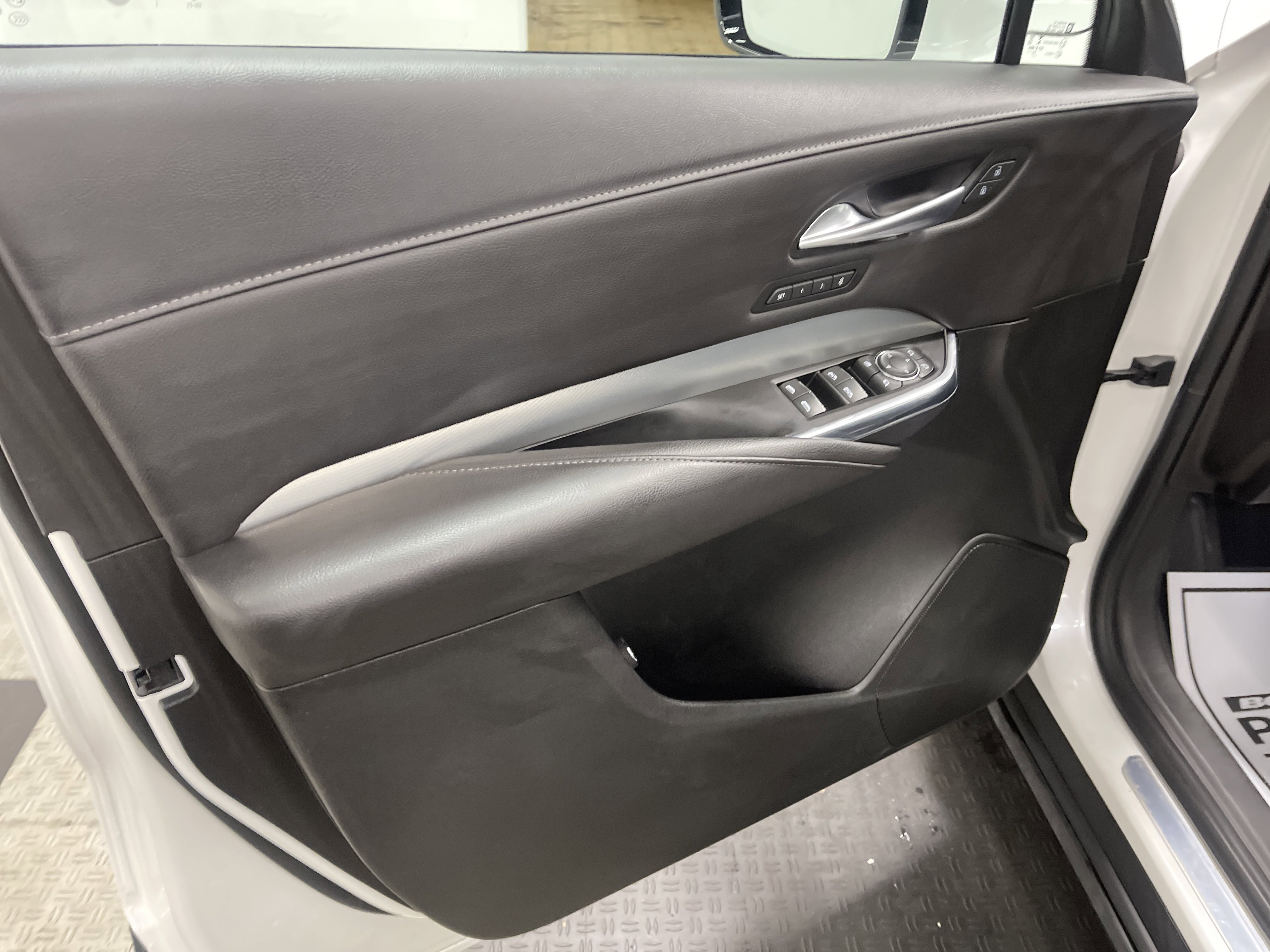 Used 2023 Cadillac XT4 Premium Luxury image 10