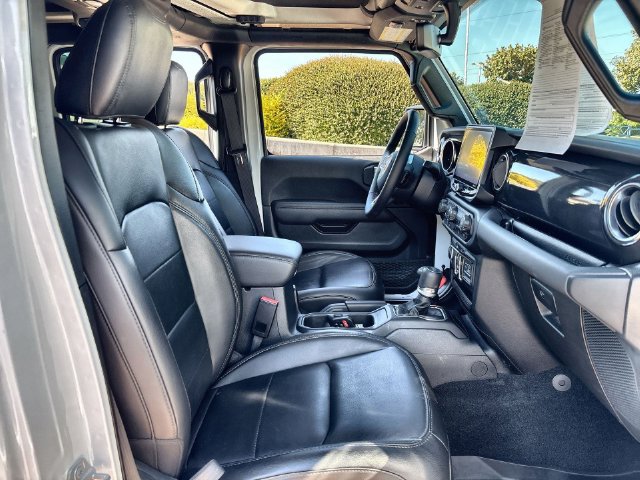 Used 2023 Jeep Wrangler Unlimited Sahara AWD/4WD image 32