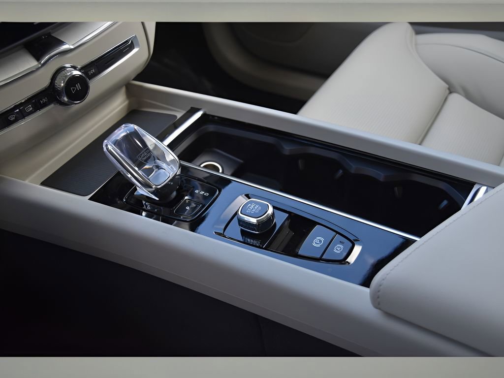 New 2026 Volvo XC60 B5 Ultra w/ Protection Package Premier image 36