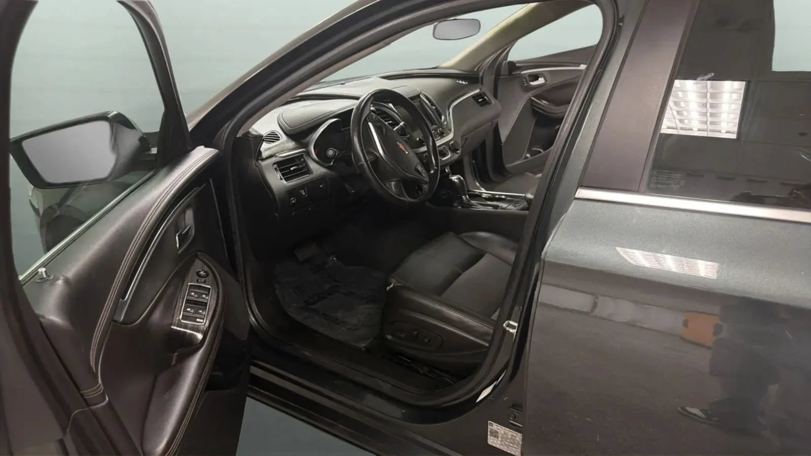 Used 2018 Chevrolet Impala LT FWD image 21
