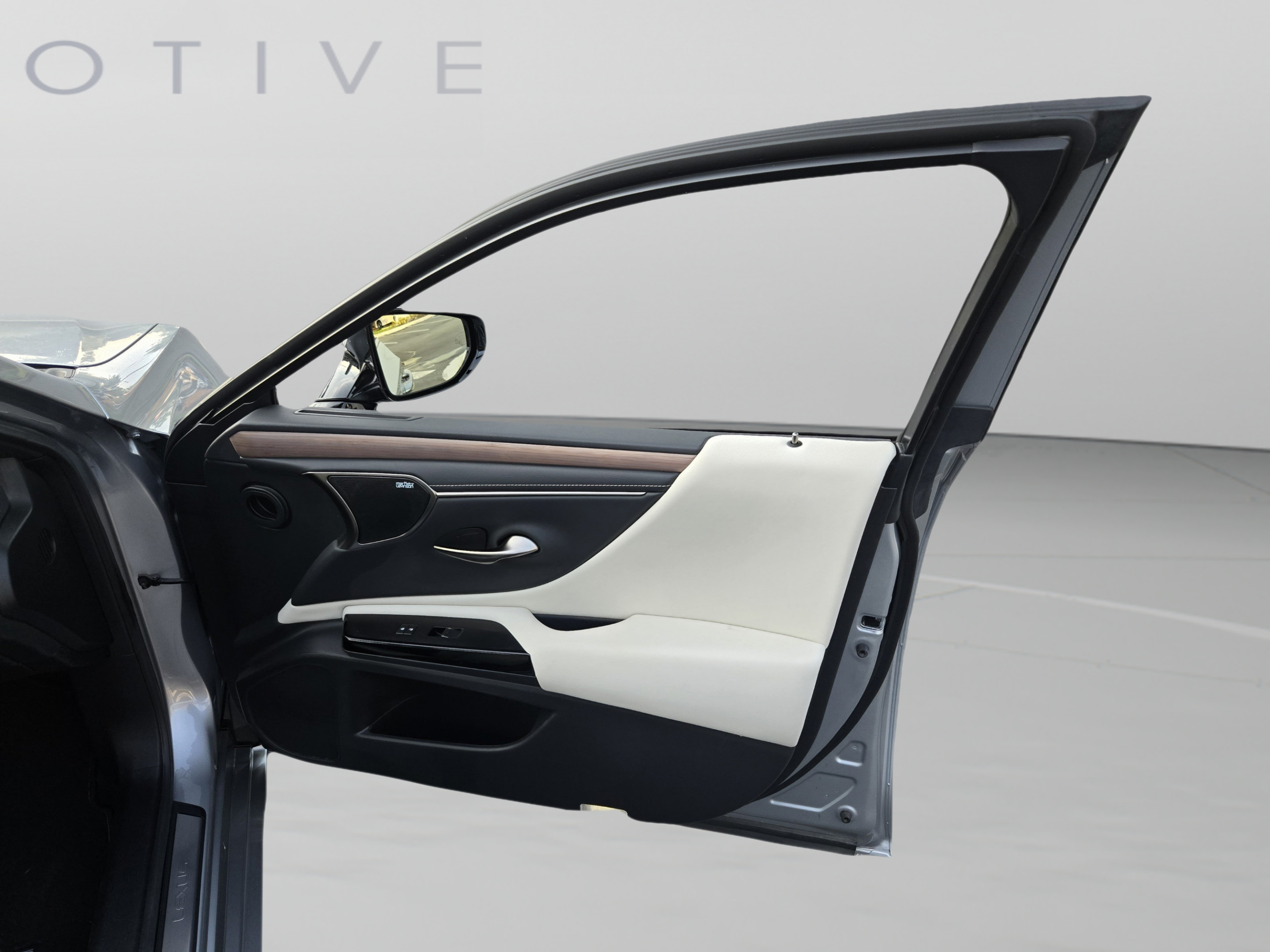 Certified 2025 Lexus ES 300h Ultra Luxury w/ Accessory Package (Z2) FWD image 28