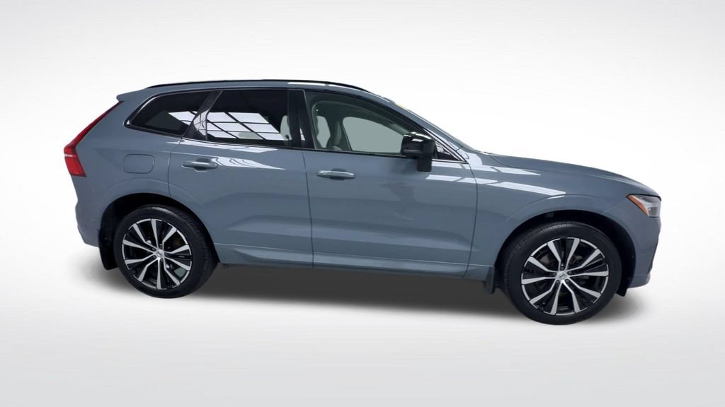 Used 2024 Volvo XC60 B5 Plus w/ Protection Package Premier AWD/4WD image 9