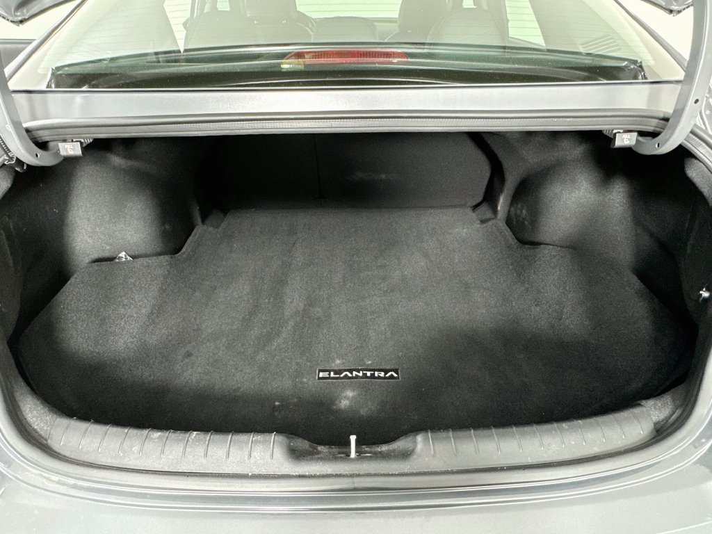 Certified 2025 Hyundai Elantra Limited FWD image 28