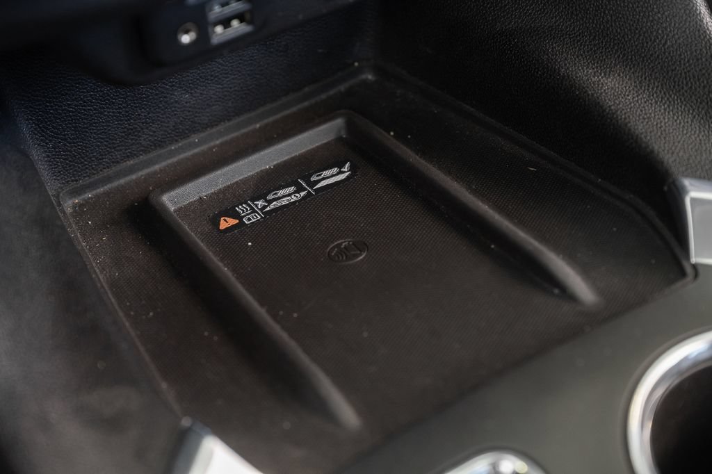 Used 2020 Chevrolet Traverse Premier w/ LPO, Cargo Package FWD image 36