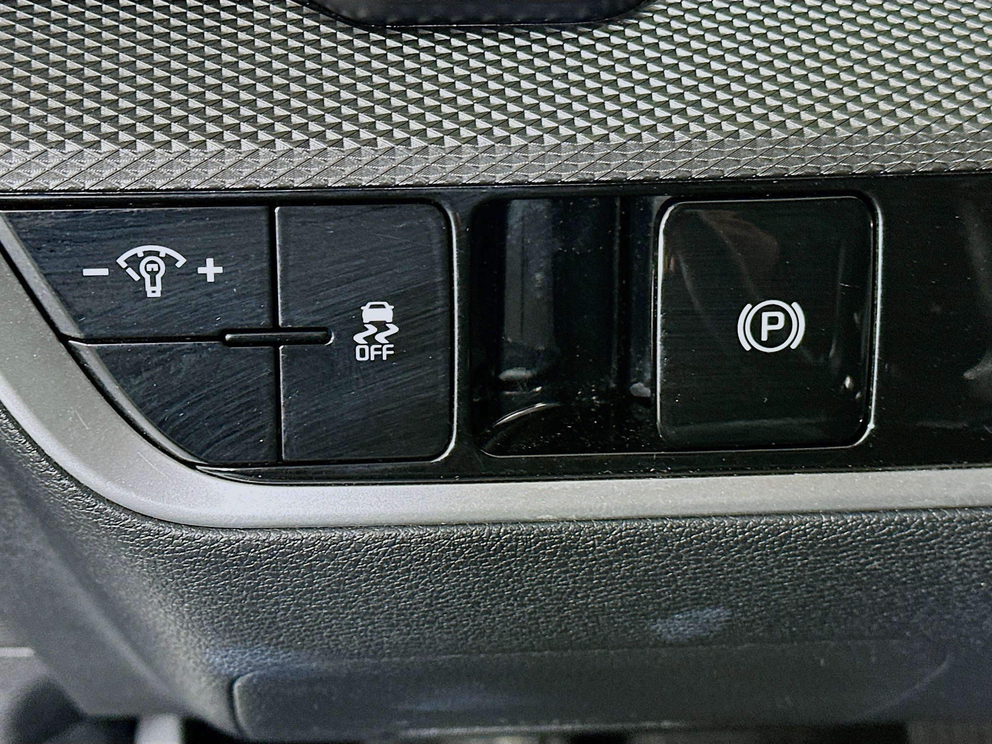 Used 2025 Kia Sportage LX image 17