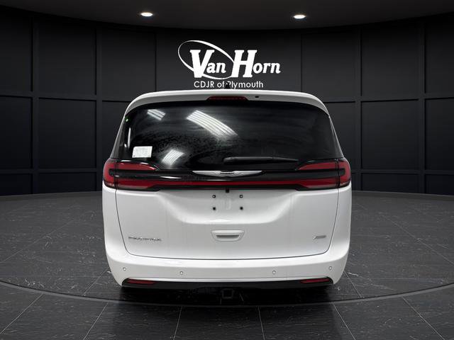 New 2026 Chrysler Pacifica Pinnacle w/ Trailer Tow Group image 15