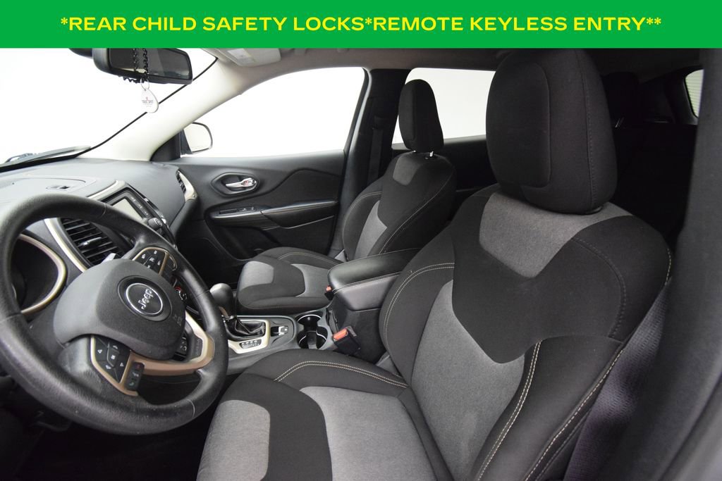 Used 2016 Jeep Cherokee Sport image 9