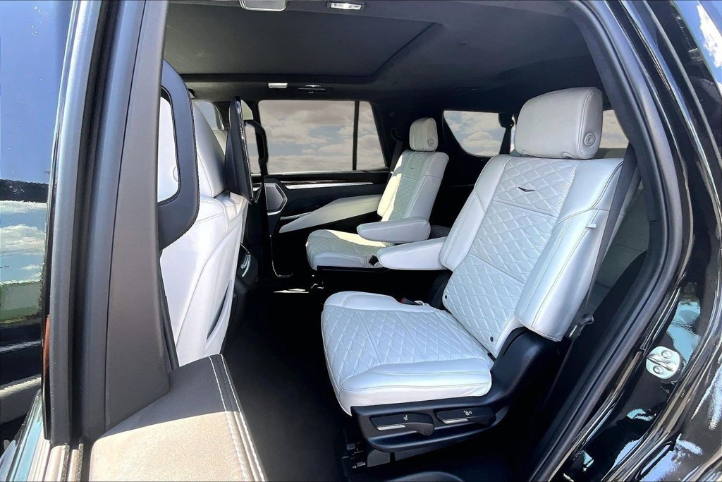 Certified 2026 Cadillac Escalade Platinum Sport w/ LPO, Floor Liner Package AWD/4WD image 22